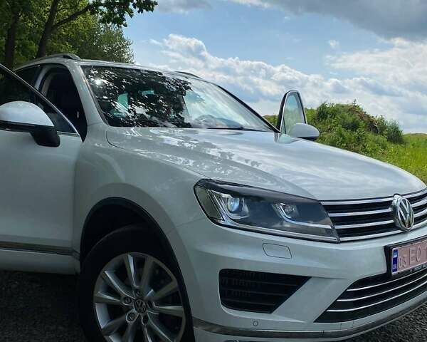 Білий Фольксваген Туарег, об'ємом двигуна 3 л та пробігом 222 тис. км за 24999 $, фото 1 на Automoto.ua