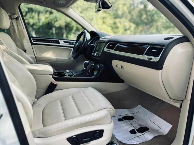 Белый Фольксваген Туарег, объемом двигателя 3.6 л и пробегом 79 тыс. км за 6100 $, фото 8 на Automoto.ua