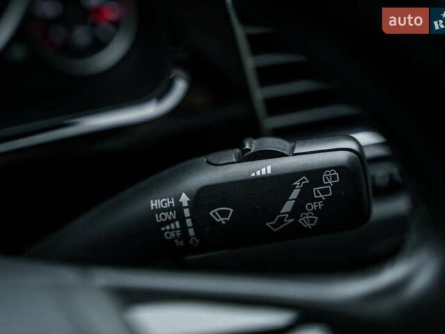 Белый Фольксваген Туарег, объемом двигателя 2.97 л и пробегом 120 тыс. км за 32000 $, фото 33 на Automoto.ua