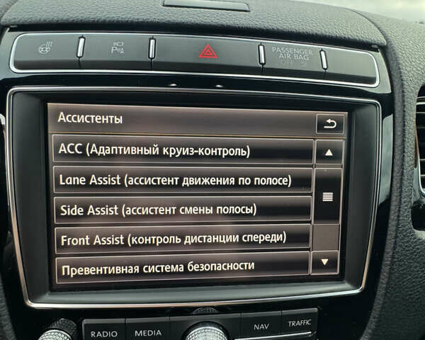 Білий Фольксваген Туарег, об'ємом двигуна 3 л та пробігом 131 тис. км за 34800 $, фото 28 на Automoto.ua