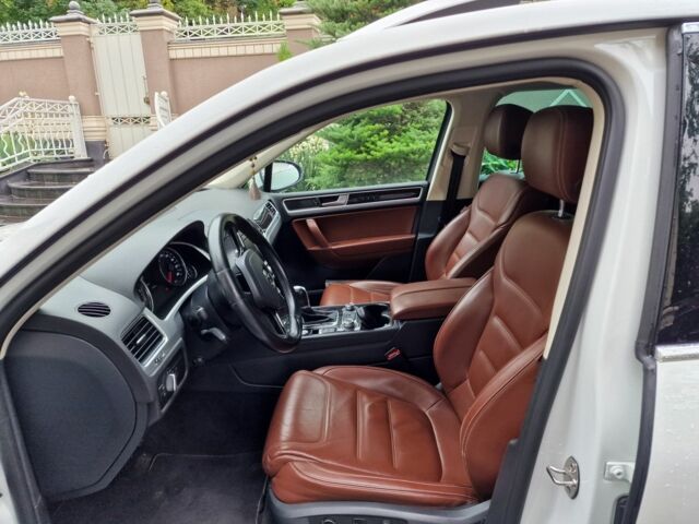 Белый Фольксваген Туарег, объемом двигателя 3 л и пробегом 105 тыс. км за 31288 $, фото 6 на Automoto.ua