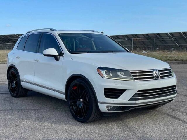 Белый Фольксваген Туарег, объемом двигателя 0 л и пробегом 31 тыс. км за 16000 $, фото 4 на Automoto.ua