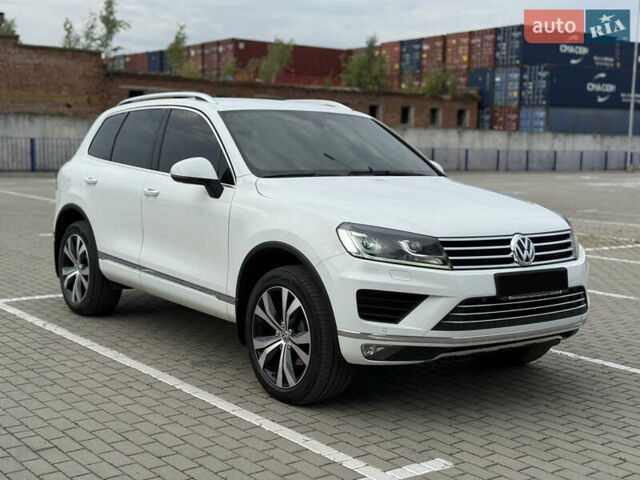 Білий Фольксваген Туарег, об'ємом двигуна 3 л та пробігом 135 тис. км за 32900 $, фото 2 на Automoto.ua