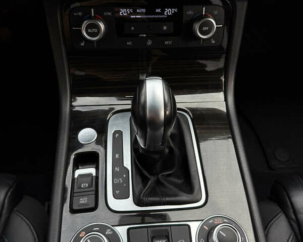 Білий Фольксваген Туарег, об'ємом двигуна 3 л та пробігом 135 тис. км за 32900 $, фото 49 на Automoto.ua