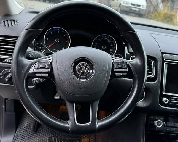 Білий Фольксваген Туарег, об'ємом двигуна 2.97 л та пробігом 270 тис. км за 23500 $, фото 11 на Automoto.ua