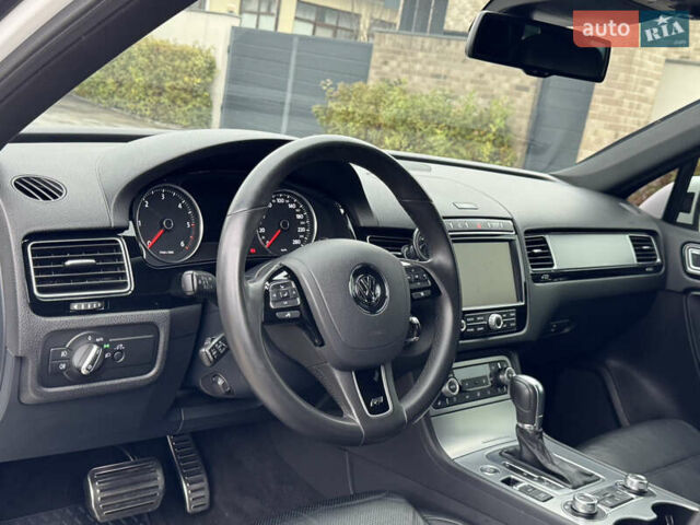 Белый Фольксваген Туарег, объемом двигателя 2.97 л и пробегом 418 тыс. км за 22900 $, фото 15 на Automoto.ua