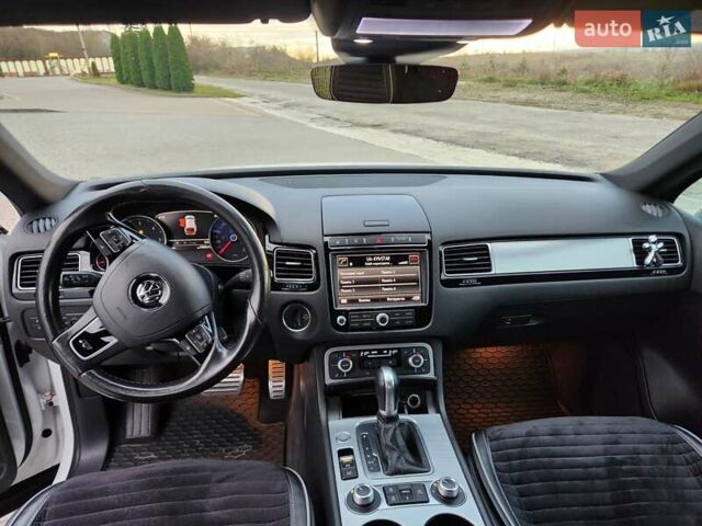 Белый Фольксваген Туарег, объемом двигателя 2.97 л и пробегом 269 тыс. км за 26900 $, фото 16 на Automoto.ua