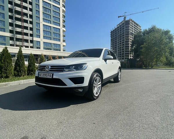 Белый Фольксваген Туарег, объемом двигателя 2.97 л и пробегом 185 тыс. км за 29500 $, фото 12 на Automoto.ua