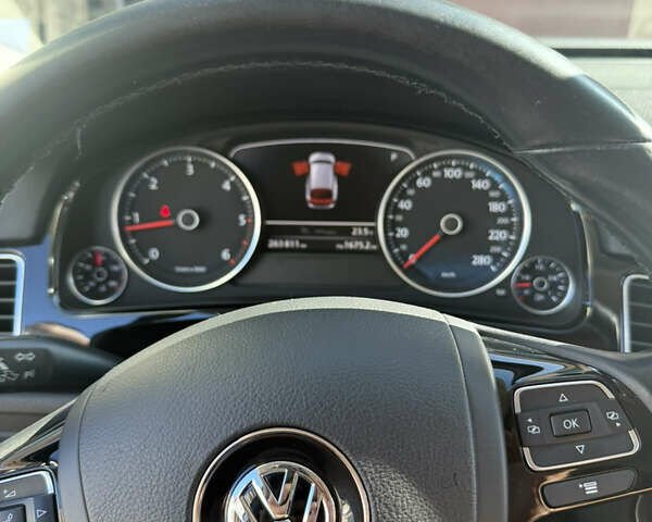 Білий Фольксваген Туарег, об'ємом двигуна 2.97 л та пробігом 265 тис. км за 25500 $, фото 8 на Automoto.ua