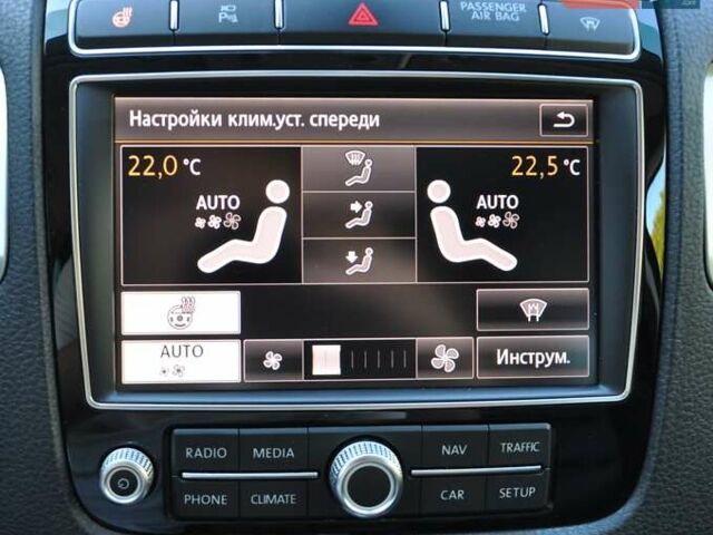 Белый Фольксваген Туарег, объемом двигателя 2.97 л и пробегом 263 тыс. км за 23000 $, фото 39 на Automoto.ua