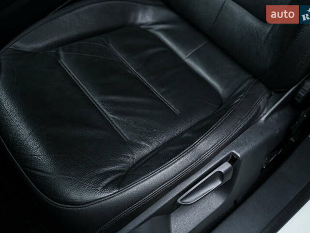 Белый Фольксваген Туарег, объемом двигателя 2.97 л и пробегом 120 тыс. км за 32000 $, фото 30 на Automoto.ua