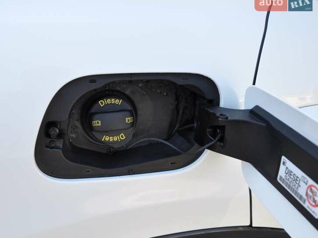 Белый Фольксваген Туарег, объемом двигателя 2.97 л и пробегом 263 тыс. км за 23000 $, фото 10 на Automoto.ua