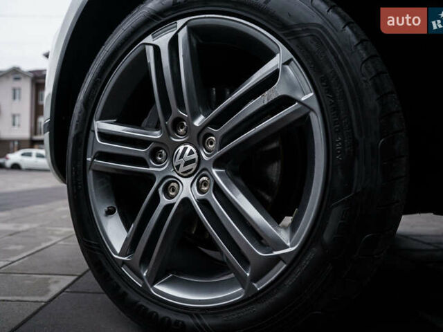 Белый Фольксваген Туарег, объемом двигателя 2.97 л и пробегом 120 тыс. км за 32000 $, фото 11 на Automoto.ua