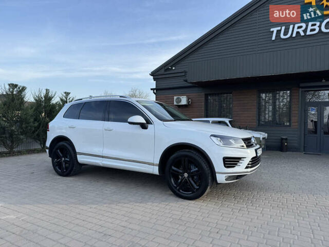 Білий Фольксваген Туарег, об'ємом двигуна 3 л та пробігом 229 тис. км за 32600 $, фото 3 на Automoto.ua