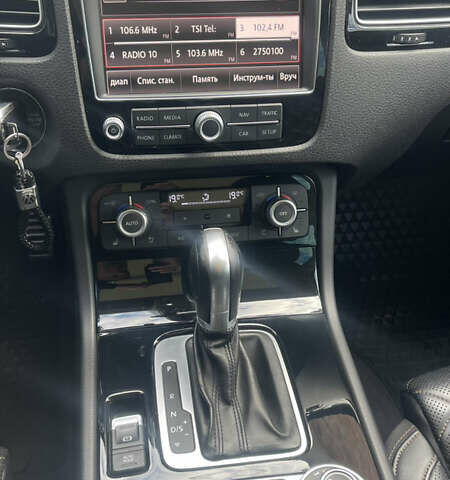 Білий Фольксваген Туарег, об'ємом двигуна 2.97 л та пробігом 250 тис. км за 32500 $, фото 32 на Automoto.ua