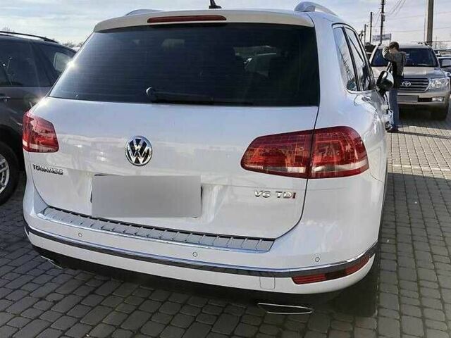 Белый Фольксваген Туарег, объемом двигателя 3 л и пробегом 136 тыс. км за 23000 $, фото 6 на Automoto.ua