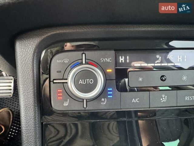 Белый Фольксваген Туарег, объемом двигателя 2.97 л и пробегом 215 тыс. км за 27900 $, фото 77 на Automoto.ua