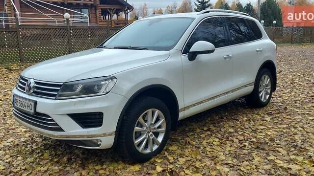Белый Фольксваген Туарег, объемом двигателя 3 л и пробегом 103 тыс. км за 27500 $, фото 2 на Automoto.ua