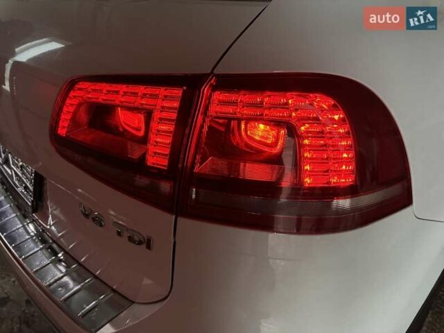 Белый Фольксваген Туарег, объемом двигателя 2.97 л и пробегом 215 тыс. км за 27900 $, фото 87 на Automoto.ua