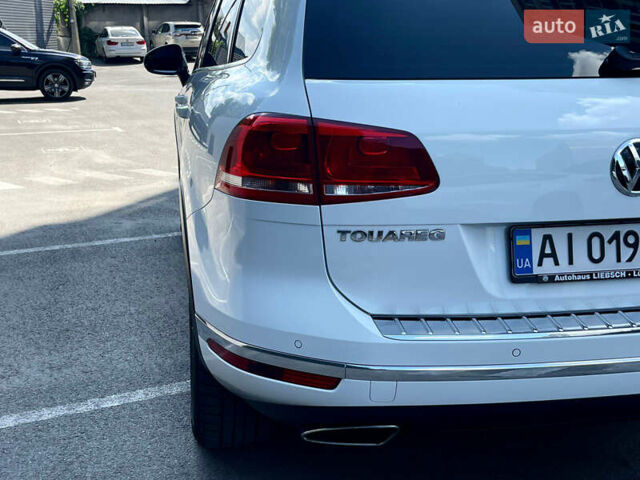 Белый Фольксваген Туарег, объемом двигателя 2.97 л и пробегом 237 тыс. км за 28500 $, фото 9 на Automoto.ua