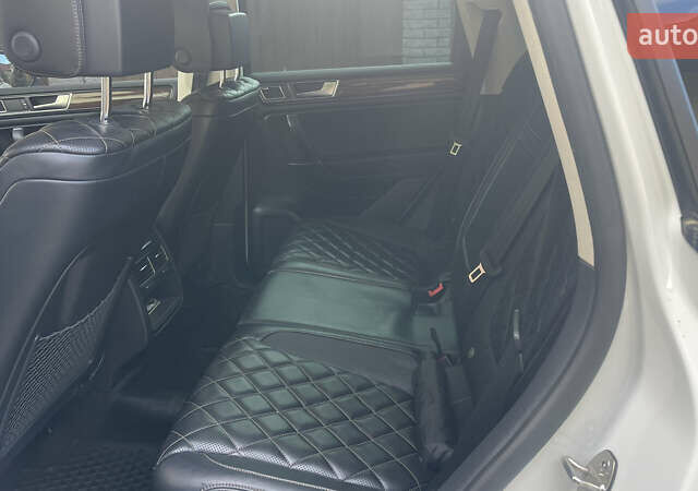 Білий Фольксваген Туарег, об'ємом двигуна 2.97 л та пробігом 250 тис. км за 32500 $, фото 24 на Automoto.ua