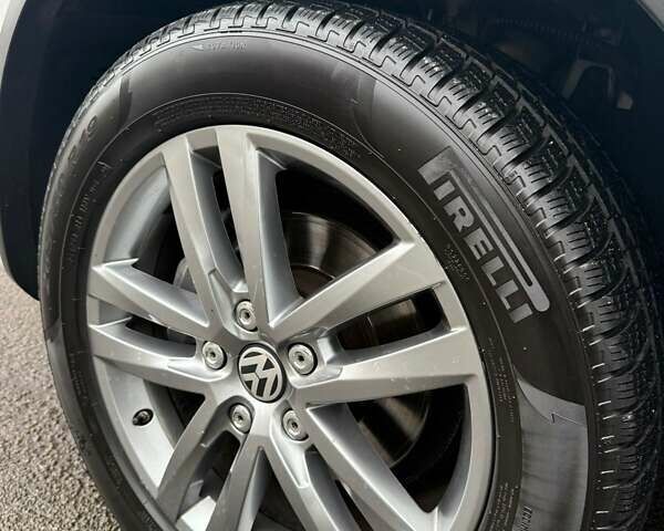 Белый Фольксваген Туарег, объемом двигателя 2.97 л и пробегом 161 тыс. км за 33000 $, фото 35 на Automoto.ua