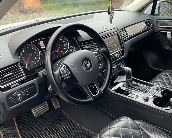 Білий Фольксваген Туарег, об'ємом двигуна 3 л та пробігом 215 тис. км за 28999 $, фото 6 на Automoto.ua