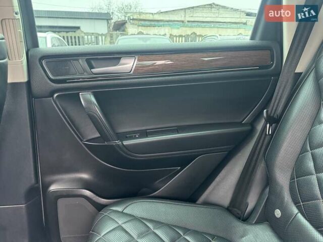 Белый Фольксваген Туарег, объемом двигателя 2.97 л и пробегом 215 тыс. км за 27900 $, фото 27 на Automoto.ua