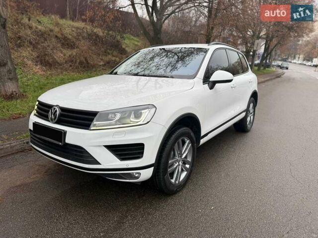 Белый Фольксваген Туарег, объемом двигателя 2.97 л и пробегом 161 тыс. км за 33000 $, фото 10 на Automoto.ua