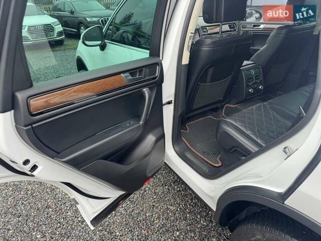Белый Фольксваген Туарег, объемом двигателя 2.97 л и пробегом 215 тыс. км за 27900 $, фото 31 на Automoto.ua
