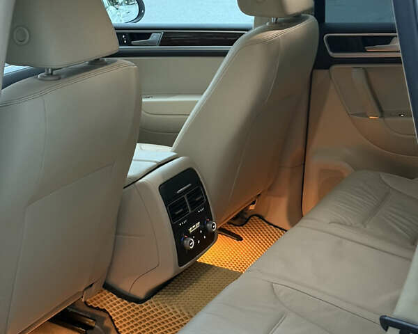 Белый Фольксваген Туарег, объемом двигателя 2.97 л и пробегом 147 тыс. км за 36900 $, фото 5 на Automoto.ua