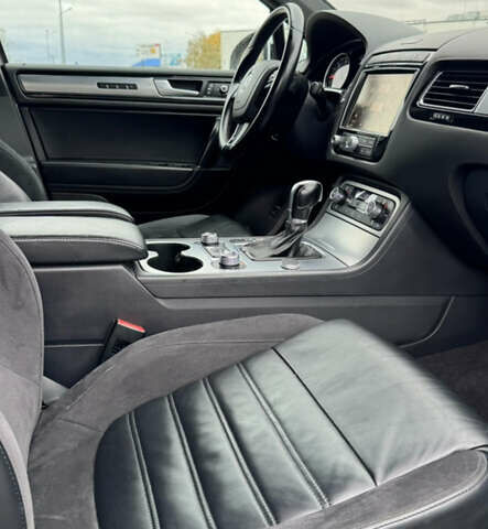 Білий Фольксваген Туарег, об'ємом двигуна 3 л та пробігом 192 тис. км за 31000 $, фото 33 на Automoto.ua