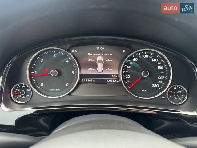 Белый Фольксваген Туарег, объемом двигателя 2.97 л и пробегом 215 тыс. км за 27900 $, фото 75 на Automoto.ua