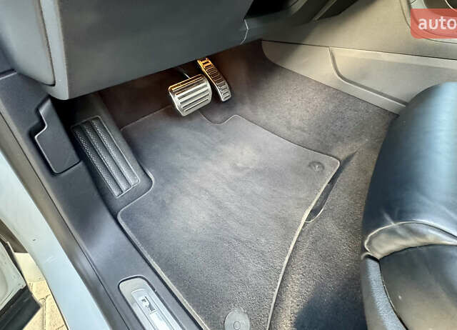 Білий Фольксваген Туарег, об'ємом двигуна 3 л та пробігом 229 тис. км за 32600 $, фото 29 на Automoto.ua