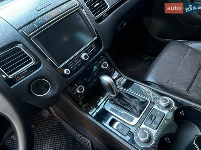 Белый Фольксваген Туарег, объемом двигателя 2.97 л и пробегом 237 тыс. км за 28500 $, фото 31 на Automoto.ua