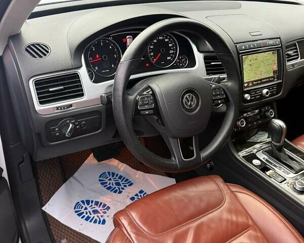 Белый Фольксваген Туарег, объемом двигателя 2.97 л и пробегом 161 тыс. км за 33000 $, фото 30 на Automoto.ua