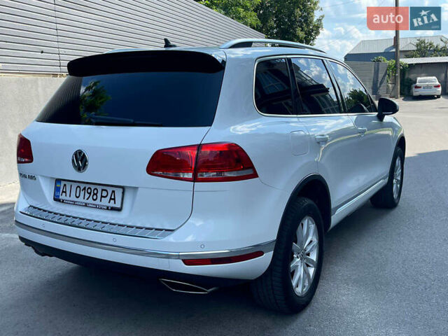 Белый Фольксваген Туарег, объемом двигателя 2.97 л и пробегом 237 тыс. км за 28500 $, фото 2 на Automoto.ua