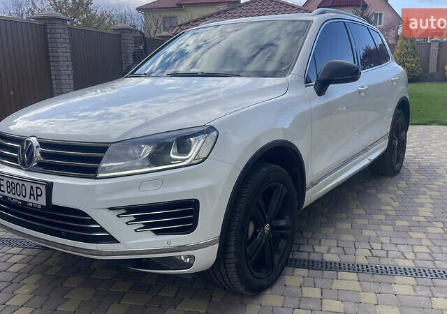 Білий Фольксваген Туарег, об'ємом двигуна 2.97 л та пробігом 250 тис. км за 32500 $, фото 4 на Automoto.ua