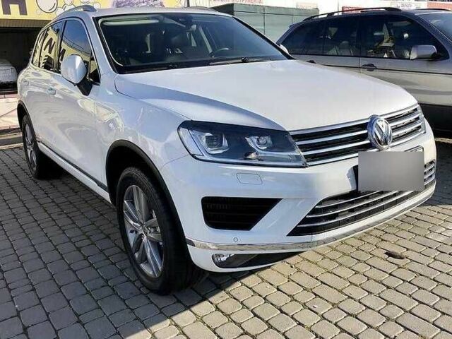 Белый Фольксваген Туарег, объемом двигателя 3 л и пробегом 136 тыс. км за 23000 $, фото 2 на Automoto.ua