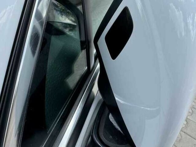 Белый Фольксваген Туарег, объемом двигателя 3 л и пробегом 110 тыс. км за 22000 $, фото 8 на Automoto.ua