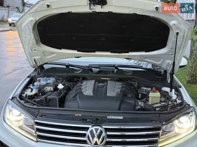 Белый Фольксваген Туарег, объемом двигателя 2.97 л и пробегом 147 тыс. км за 36900 $, фото 3 на Automoto.ua