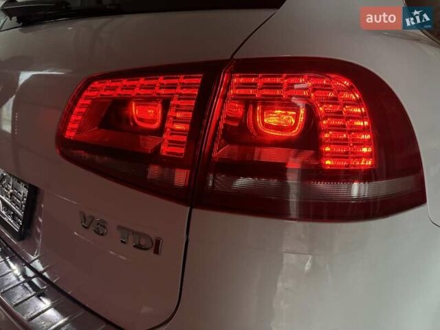 Белый Фольксваген Туарег, объемом двигателя 2.97 л и пробегом 215 тыс. км за 27900 $, фото 86 на Automoto.ua