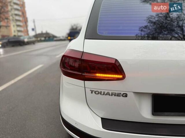 Белый Фольксваген Туарег, объемом двигателя 2.97 л и пробегом 161 тыс. км за 33000 $, фото 14 на Automoto.ua