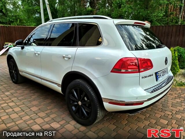 Белый Фольксваген Туарег, объемом двигателя 3 л и пробегом 194 тыс. км за 29500 $, фото 3 на Automoto.ua