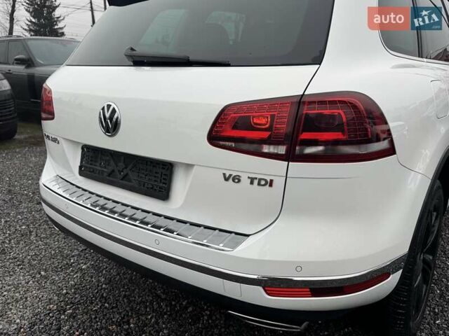 Белый Фольксваген Туарег, объемом двигателя 2.97 л и пробегом 215 тыс. км за 27900 $, фото 40 на Automoto.ua