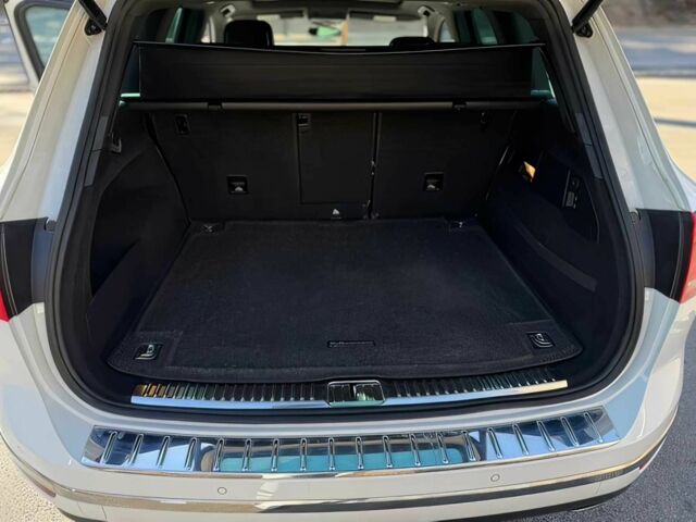 Білий Фольксваген Туарег, об'ємом двигуна 3 л та пробігом 57 тис. км за 8000 $, фото 13 на Automoto.ua