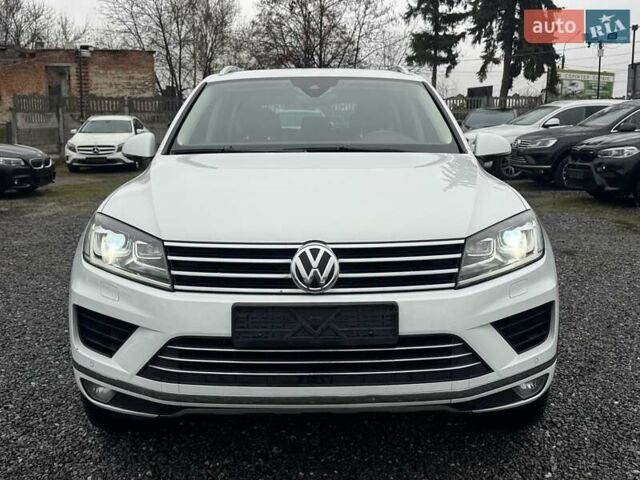 Белый Фольксваген Туарег, объемом двигателя 2.97 л и пробегом 215 тыс. км за 27900 $, фото 58 на Automoto.ua