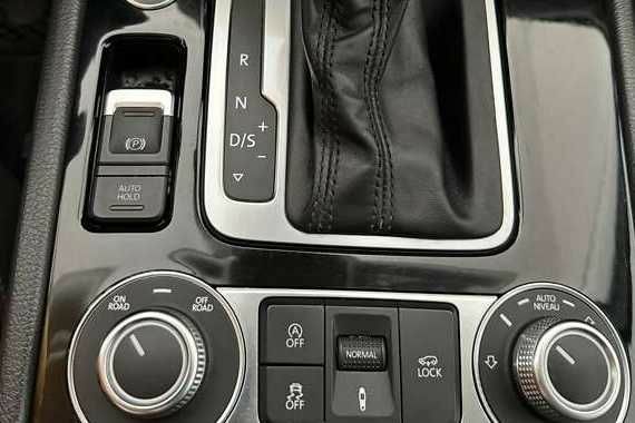 Белый Фольксваген Туарег, объемом двигателя 3 л и пробегом 110 тыс. км за 22000 $, фото 14 на Automoto.ua