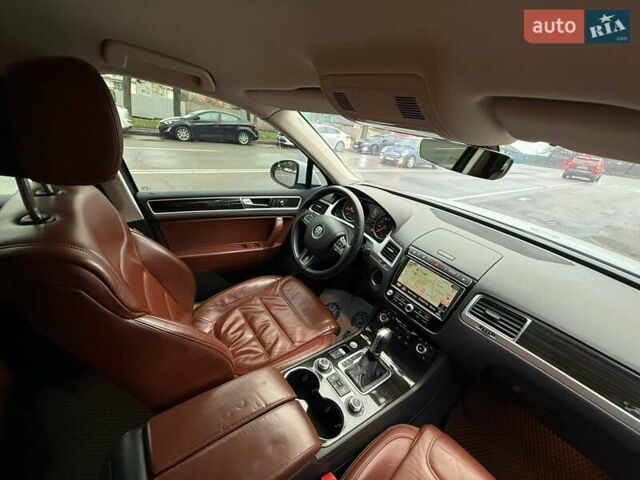 Белый Фольксваген Туарег, объемом двигателя 2.97 л и пробегом 161 тыс. км за 33000 $, фото 27 на Automoto.ua