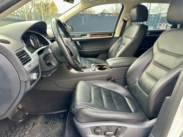 Білий Фольксваген Туарег, об'ємом двигуна 3 л та пробігом 180 тис. км за 29500 $, фото 11 на Automoto.ua